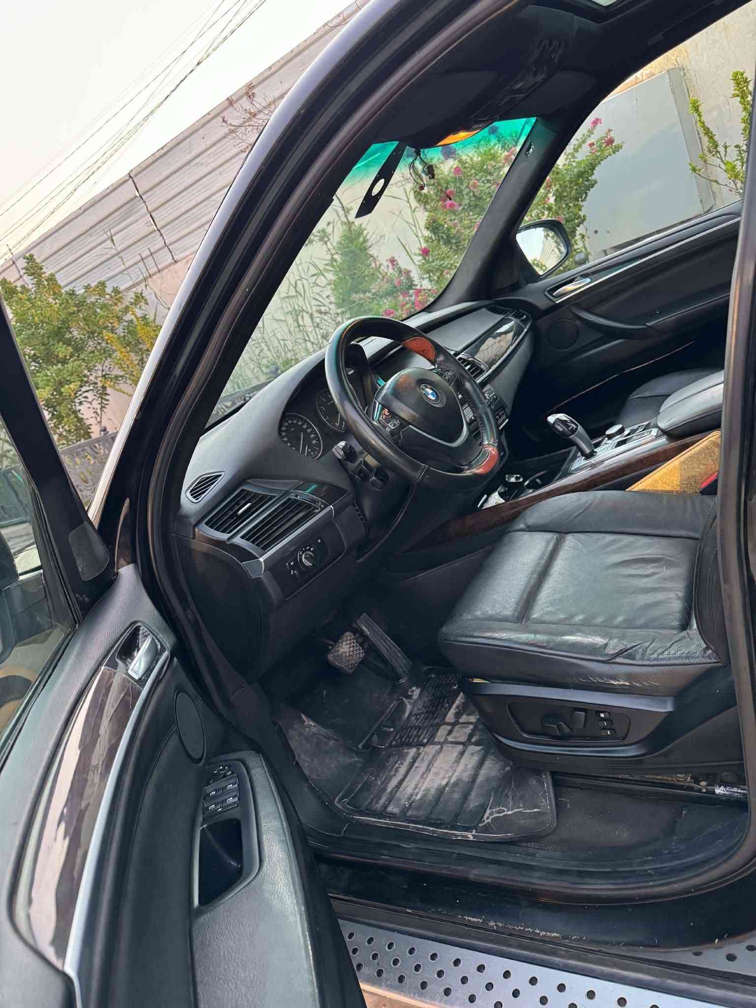 سلام عليكم فقط بيع فقط بيع فقط بيع فقط بيع بدون مراوس؟؟؟؟؟؟؟
بي ام x5وكاله العروش فول مواصفات الاخير شنو بالك مواصفات بيه كير ومحرك وصدر وتبريد كلا جاهز 
السياره خير من الله تحويل مباشر 
السعر (قيم بل يرضى الله)وبل خدمه 
(*********** اتصال شريحه واتساب

