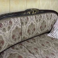♥  اثاث مرتب ونظيف للبيع 🌹 الميز. 550.    والقنفات.  والطبلات 200وبيهن...