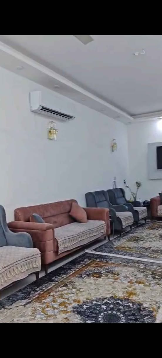 بيت للبيع من صاحب البيت مباشرةً بدون دلالية ولا عمولة

البيت في كربلاء المقدسة 
بمساحة 100 متر طابقين 

موقع البيت الروضتين يبعد عن الامام الحسين كيلو ونصف اقل 3 دقايق

- متكون من مطبخ واستقبال وصاله صغير غرفه نوم بالطابق الأرضي
-  وصحيات داخليه وخارجيه وغرفه وصاله وصحيات بالطابق الثاني
- واجهه البيت 7 متر والنزال 14
- عرض الشارع 8 متر خدمات كاملة
- سند 25 البيت اقرار محكمة زراعي
سعر البيت 175 مليون

للإستفسار واتساب *********** كربلاء, العراق
