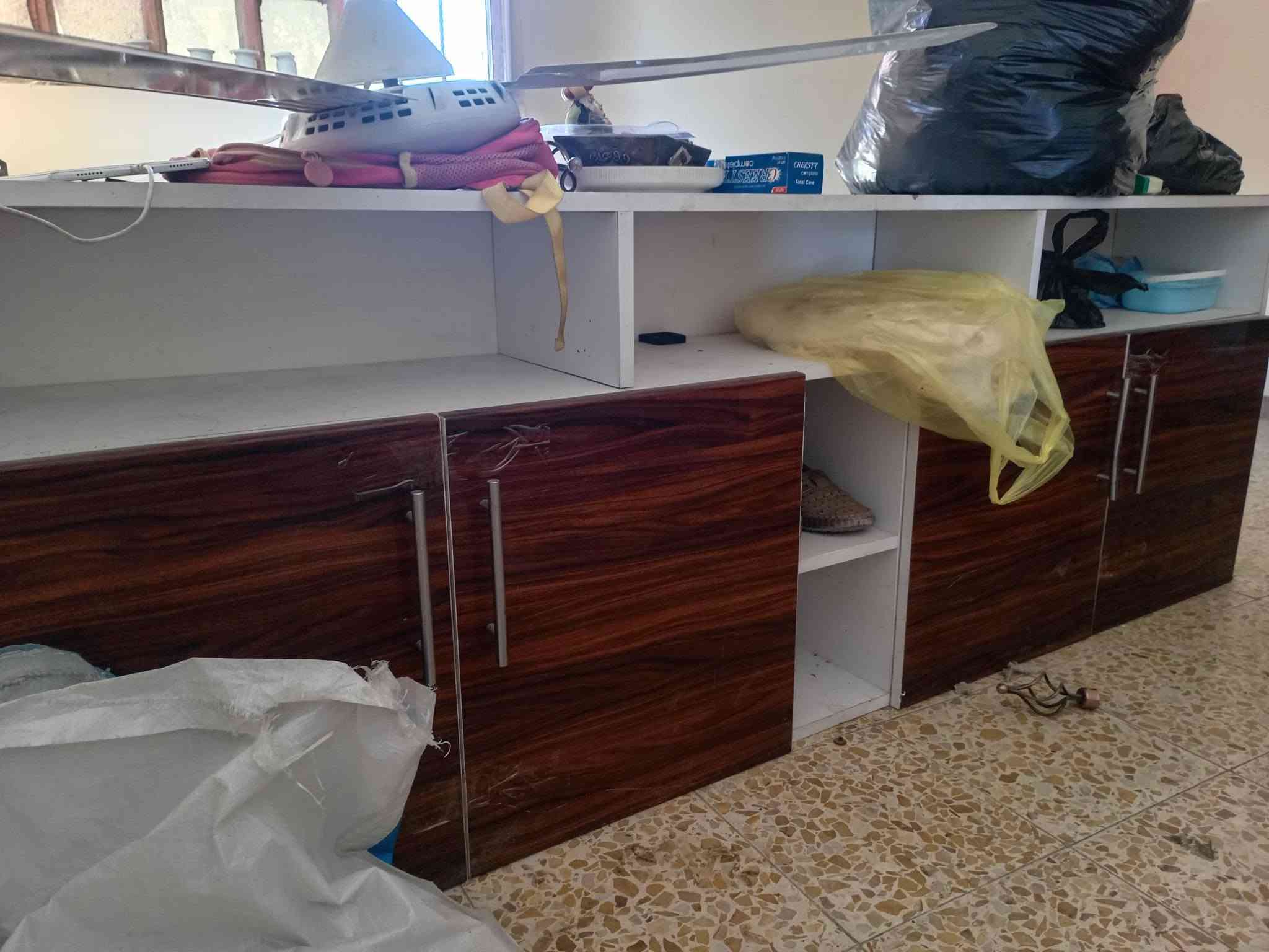 كاونتر mdf خشب مترين مع ملحق مترين وسنم متر ونص نظيف السعر 125 الف دينار  مكاني بغداد سكينه مال الامين خلف جامع الرحمن وهذا رقمي بيه واتساب ***********
