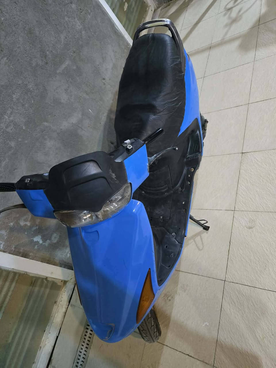السلام عليكم دراجه فراشه للبيع مفتوحه مره وحده كهربائيات شغاله ناقصها بس دبلات اماميه السعر 300. ميسان المجر الكبير 
***********
