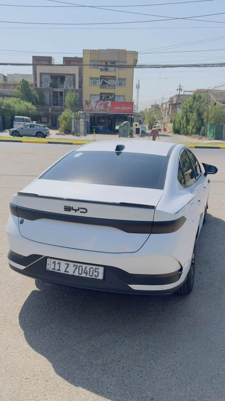 سلام عليكم للبيع بي وأي دي كن بلاس الفول 
موديل 2025 

السياره فول مواصفات 
*فتحه سقف 
*13 كامره
*حساسات 
*شاشه كبيره 
* داخل ابيض 
*تطبك الوحدها 
بعد بيها هواي مواصفات 

ملاحضه السياره بيها رصعتين بالباب خلف الصدر
مال نقل و بيها رصعه بالقبق مال جنطه موجوده بالصور 
باقي السياره كفاله من كلشي 
ماشيه 9 الالف 

السعر 23 مليون و بيها مجال 

مكان السياره بغداد البلديات قرب الامن العامه 
للستفسار ***********
