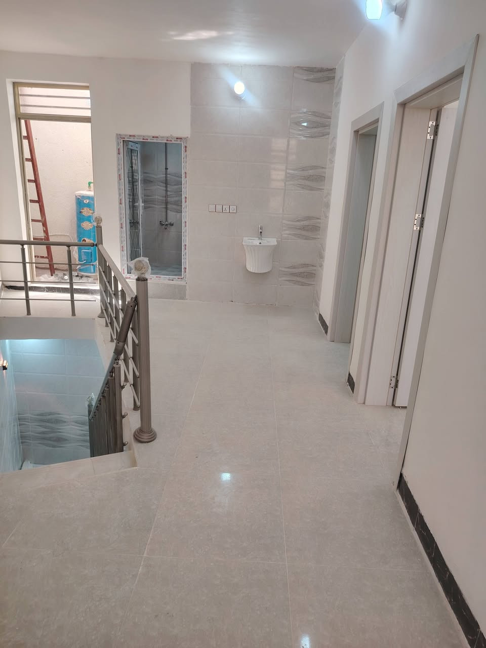 دار للبيع المساحة ٦٠م طابو زراعي سند ٢٥ قرار محكمه البيت طابقين يحتوي ع ٣ غرف نوم البيت جاهز موقع البيت عمود ٢٧ قرب أسواق سلام طريق بغداد خدمات كامله شوارع تبليط لاستفسار ***********
