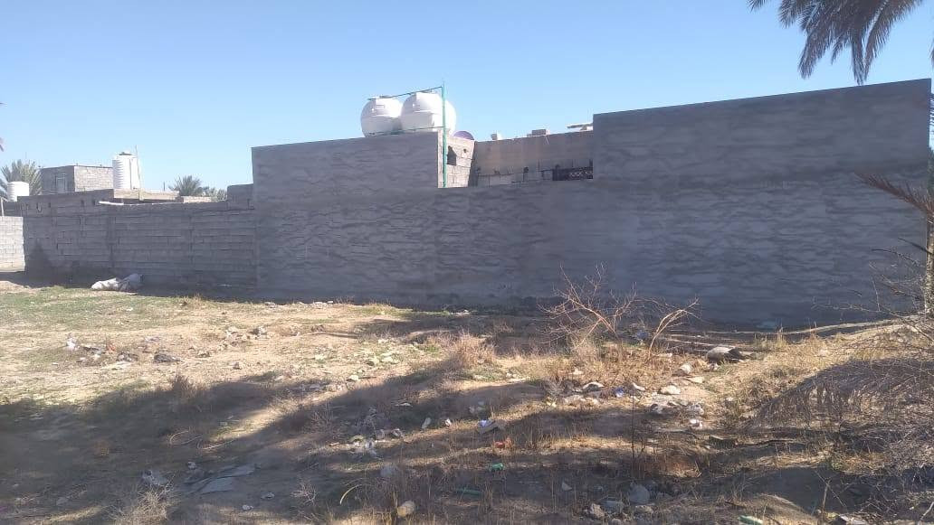 سلام عليكم بيت لابيع مساحت البيت 225 متر واجهيه سبعه ونص ونزال 33 متر بي قرفتين ومسلك ومناور 2 ومطبخ وحمام  وطرمه جبيره الكاع عقد زراعي عقد 35 مكاتبة السعر 40 وبي مجال لاشراي العنوان ابو غريب الحمدانية الثانية قرب مدرست الواسطي تواصل رقم الهاتف او وتساب وخاص ***********
