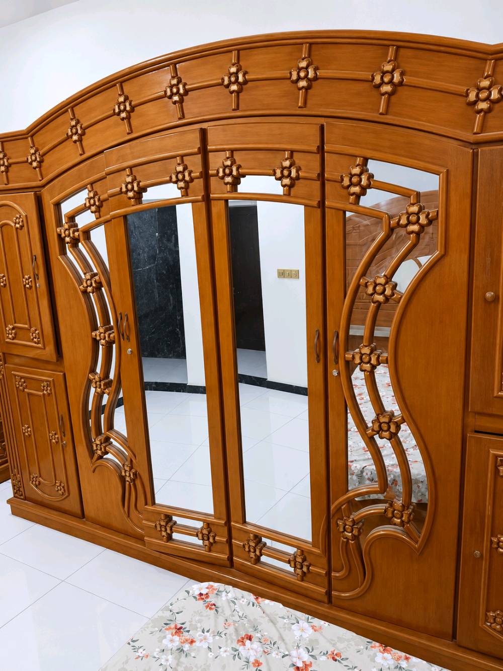 🛏️ غرفة نوم للبيع،تحتوي على (جربايه، كنتور 6ابواب، ميزتواليت، زاويه بابين، كومدينو2)