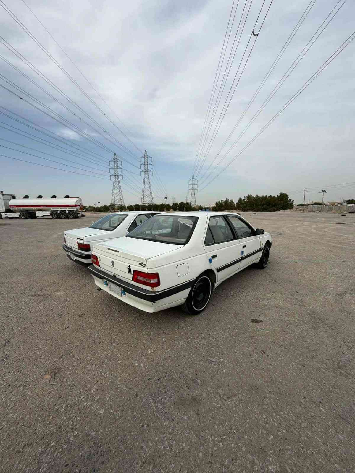 سلام عليكم ورحمة الله وبركاته بيجو 405   مديل 10 داخل بيجي كير جديد مكينه فقط صوت براص بيها شغاله وتمشي   تخم تاير حداديه كلها مضبوط تبريد كهربائيات كلها بشرط رقم نجف مميز مداور ثاني يوم سنويه ل27 بيها جاملغ خلفي صبغ للبيع *********** مكاني نجف سعر 26  وبيها مجال
