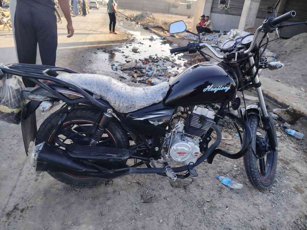 السلام عليكم ماطور هيوشه موديل 19 
كلو شرط شغال محرك 200 ما فتوح
السعر 625 وبي مجال ***********
