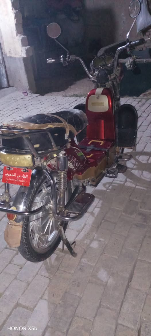 سلام عليكم من رخصة مسؤولين كروب عندي دراجة شحن فارس ذهبي نضيفه كلش بدون بطاريات شغاله سويج موبصمه شراي تصل على هذا الرقم *********** مكاني أبو غريب رساله قرب قسم تربيه ابو غريب سعره 250 بيهه مجال الطيبين
