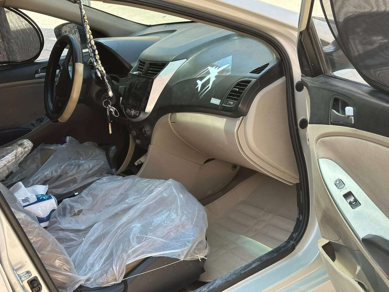اكسنت 2016 للبيع
اكسنت موديل 2016 /1600 cc  / لايت عدسة/ بك لايت لد /   مانع انزلاق   /نضام ECO /شاشة تحكمات كار بلي / كاميرا خلفية تبريدها ثلج  /فول اوتو ما عده الفتحه / جام كهرباء/ كير ومحرك مكفول سيارة كاعدة ماناقصها شي ماتصرف عليها اي شي . السيارة بدون دواخل بدون ايرباك 

 
السعر :  78$ وبيها مجال بيع مستعجل 
 سونارها بالصور مع تبديل چاملغ امامي الايسر 

الاستفسار ***********📞☎️
