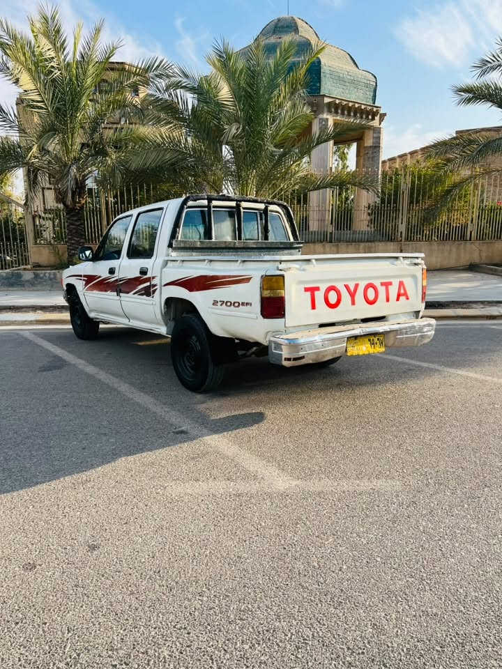 TOYOTA   1989. 3y
مەکینەی 3y             ئاڕمی پلاستیک سلێمانی 
سەرفوو بوخاری نیە  
کارەبای مەزبووتە. گشتگیانی ئیشەکات 
تەقەوو رەقەی نیە 
تایەکانی لۆکن 
ناوی زۆر جوانە 
لە کەلارم 

***********
