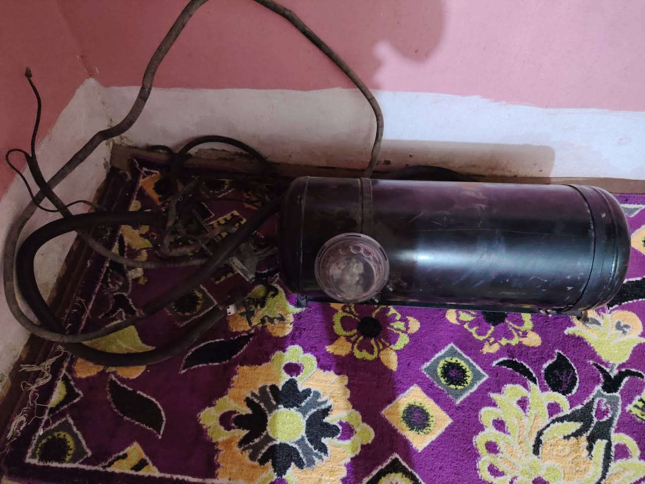 السلام عليكم عندي هاي منضومه الغاز البيع  جديده شغاله البارحه فتحته من السياره كامله العنوان بابل قضاء القاسم السعر 250 الف ***********
