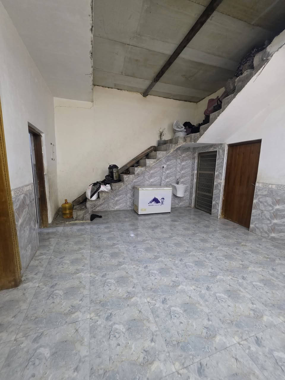 🏡 فرصتك لامتلاك العقار اللي تحلم بيه… تبدأ من هنا. اختيارات مميزة، مواقع جيدة، وأسعار تستحق الاهتمام. 
#للــــــــــــــــبيع منــــــــــــــزل مــــــــــــــــساحة١٢٥مــــتر 
 طـــــابو مــــلك صرف 
تفاصيـــــــــــل الدار
إستقبال 
مع صالة كبيره 
مطبخ حار
مع مجموعة صحيات داخليه وخارج 
موقع ممـــــــــــــيـز🫰
للتوضيح بيع مع الأثاث منزل 
الدار يطل على شارعين شارع  ٢٠متر. والشارع الثاني ١٠متر 
خدمات ١٠٠%
العنوان صلاح الدين قضاء بلــد حي الامام قرب ثانوية بغداد 
*********** واتساب
أو مراجعة مكتب التميمي للعقار العنوان صلاح الدين قضاء بلد شارع سيد محمد ع قرب مجمع البركات
