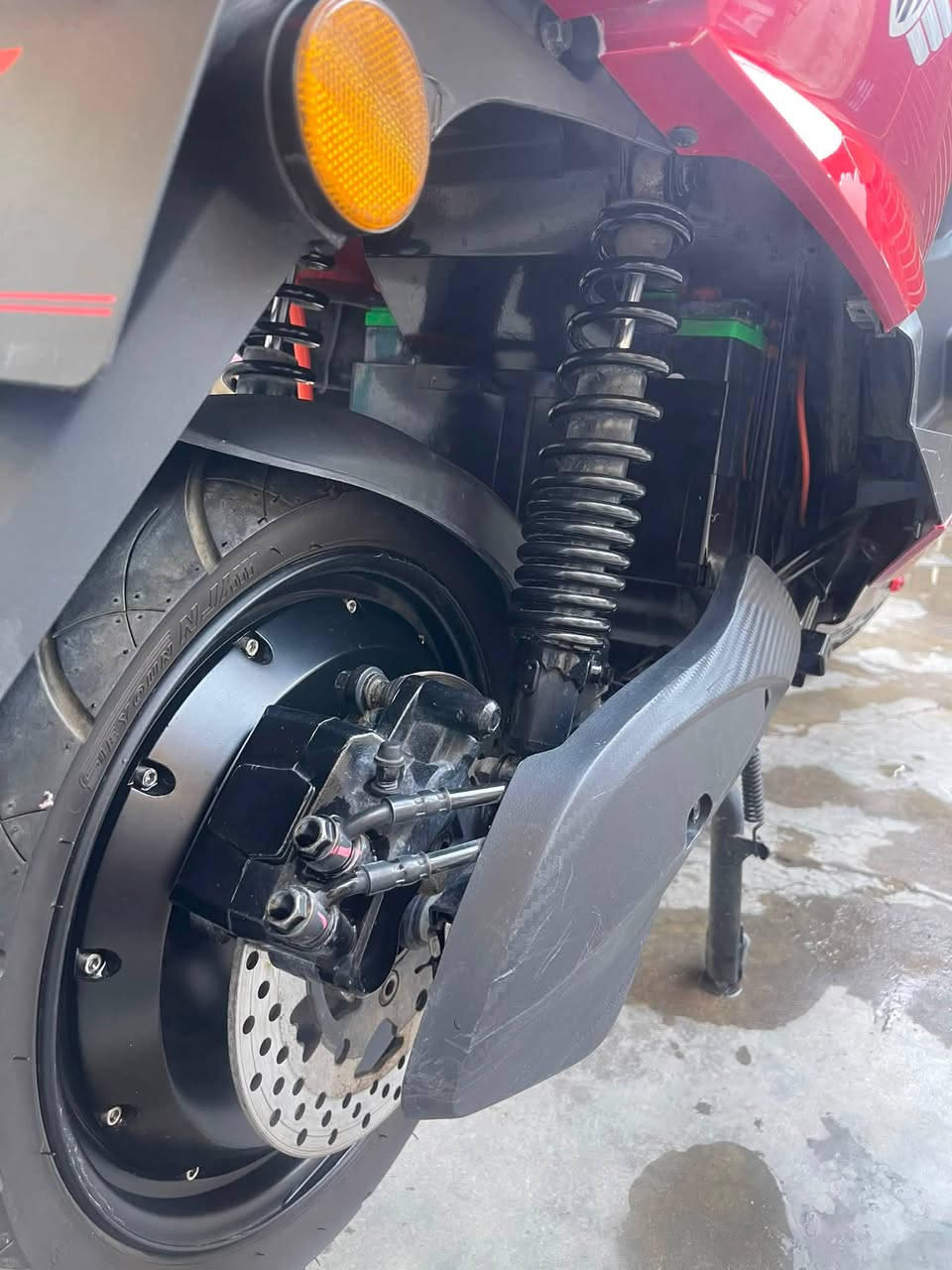 السلام عليكم 
دراجة شحن للبيع نوع iBiKE
الدراجة جديدة 
3 نمر 
سرعة 90 
لايت زينون عالي ناصي 
نظام البارك 
نظام الرجوع الى الخلف
شحن USB للهاتف
بطاريات مسطرة عدد 6 جديدات الشحنة تمشيك 50-60 كيلو
شاشة ديجيتال مع عرض الاعطال
الماطور 2000
بريكات دهن ABS
تايرات جديدة 
دبلات امامي رياضي
ويل امامي رياضي
الملحقات 
سويج عدد 2
بصمة عدد 2
خوذة 
العنوان بغداد السيدية
السعر (960) وبيها مجال 
للاستفسار واتساب فقط ***********
