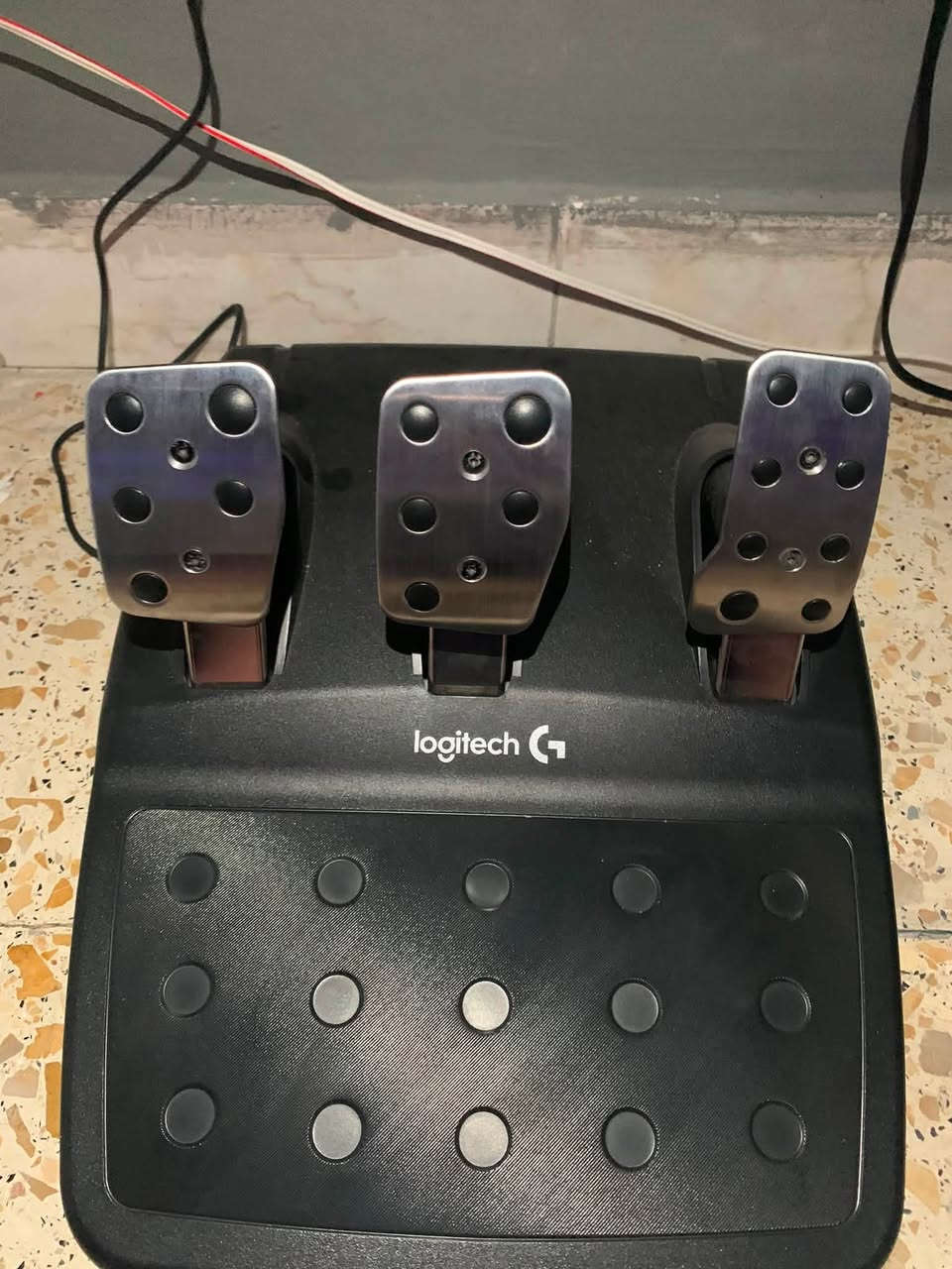 Logitech G29 مستخدم شهر فقط
اشتريته جديد
وياه الگير

سعره 250,000 الف مكاني كربلاء
للتواصل ***********
