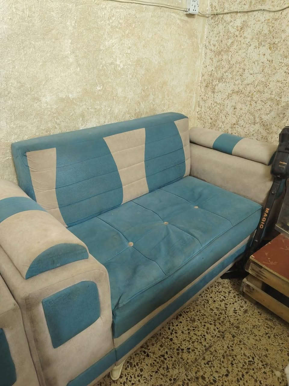 مكلفة بالنشر اغراض بيت للبيع للتواصل مع صاحب الاغراض  

@***********
