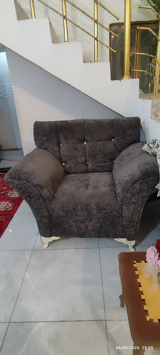 دوشمة سلام حسن .. ديوانيه قضاء عفك حي الحسين . سابقا 
حي  ديان . مقابيل مكينة جعافر .  
لعمل دوشمة تخامه وداوين تسكام حسب طلب والمتر .  
كذلك دوشمة القديم ورجاعه جديد مع تصليح اضرار تخامه . 
الاستفسار اكثر اتصال على الرقم 
*********** او واتساب

نص مكتوب في الصور:
- قبل الدوشمة 01/09/2026 16:27
- بعد الدوشمة 06/09/2026 15:28
- 06/09/2026 15:29
