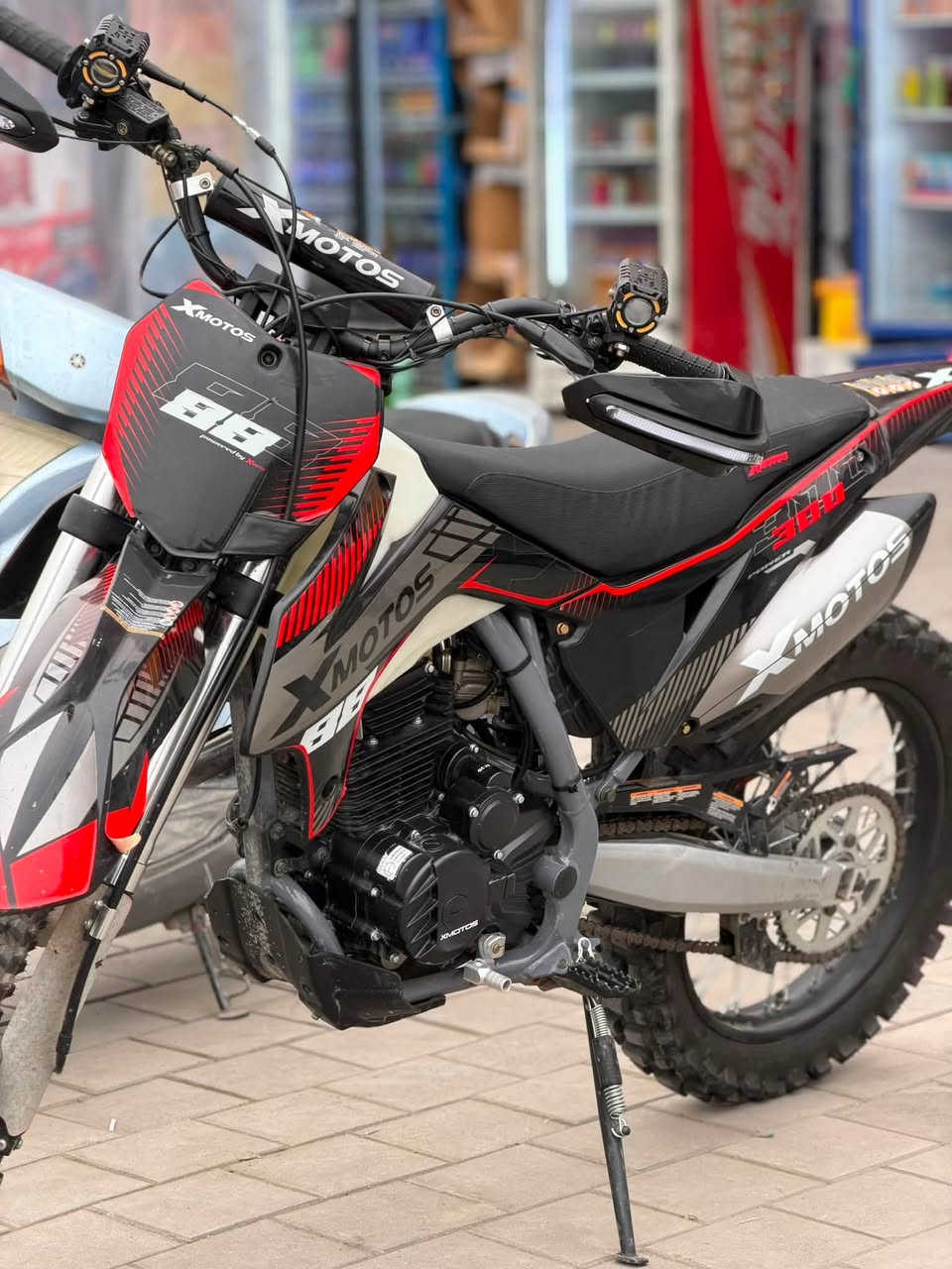 سلام عليكم للبيع دراجة X-MOTOSمكينةc300دراجة نضيفة مكينة قوية وأدائها تايرات أوف رود نضيفة مثل ما موضح بالصورة دراجة مرقمة أربيل المكان بغداد مدينة الصدر التوصل والاستفسار الرقم ***********
