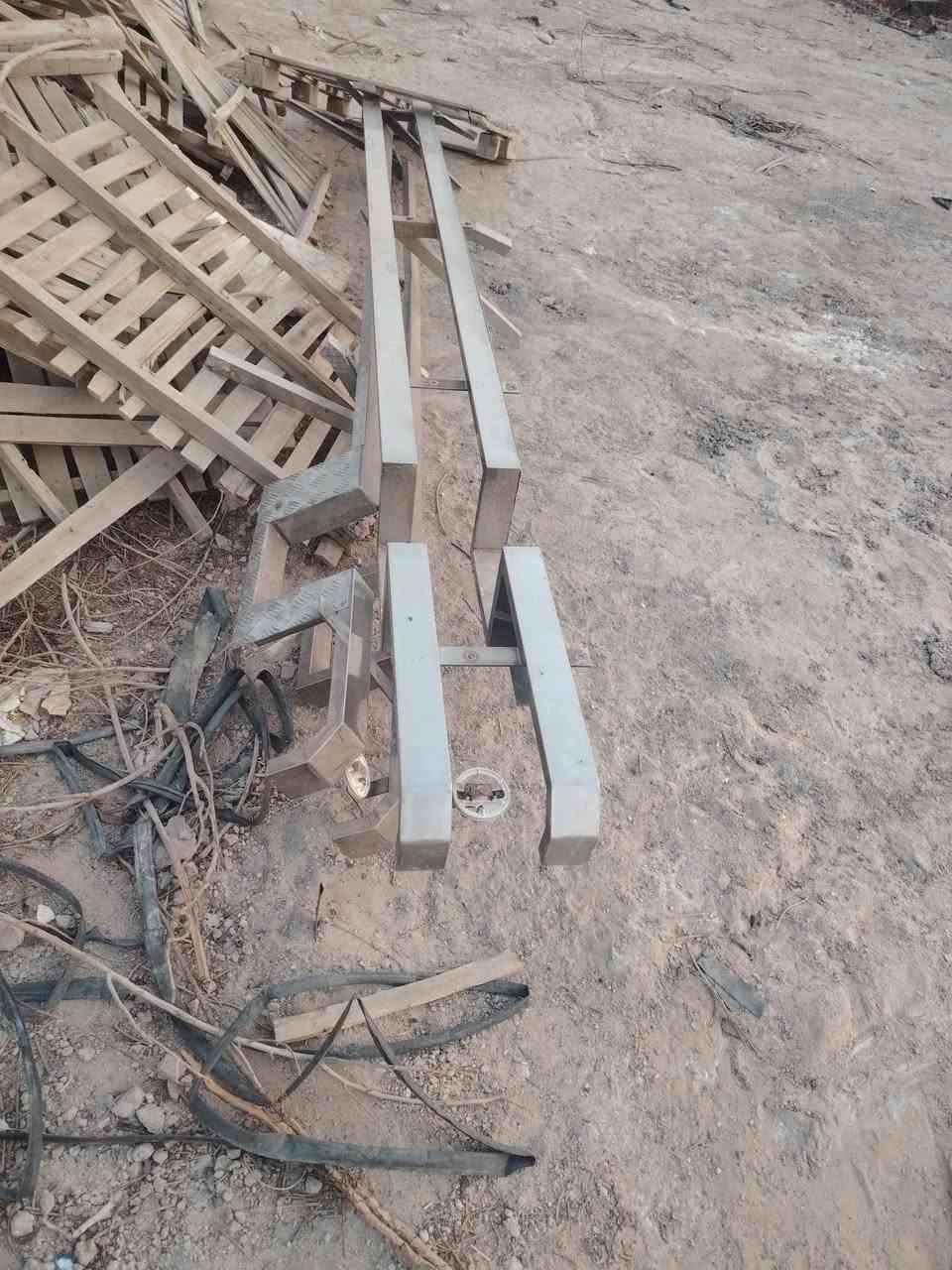 سلام عليكم سبايدرات للبيع مشدودات على سطحه كنتر ويكب هينو 17 فافون والسبيدرات خطين كرين المكان بصره *********** زبير

