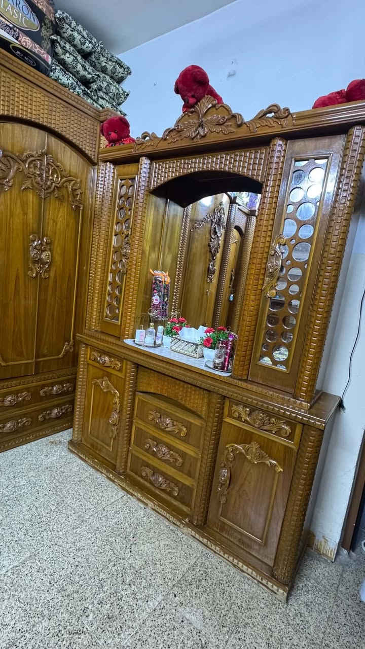 غرفه جديده فصال رقم واحد خشب صاج درجه اولى للبيع التواصل عل خاص او الاتصال على الرقم ***********
