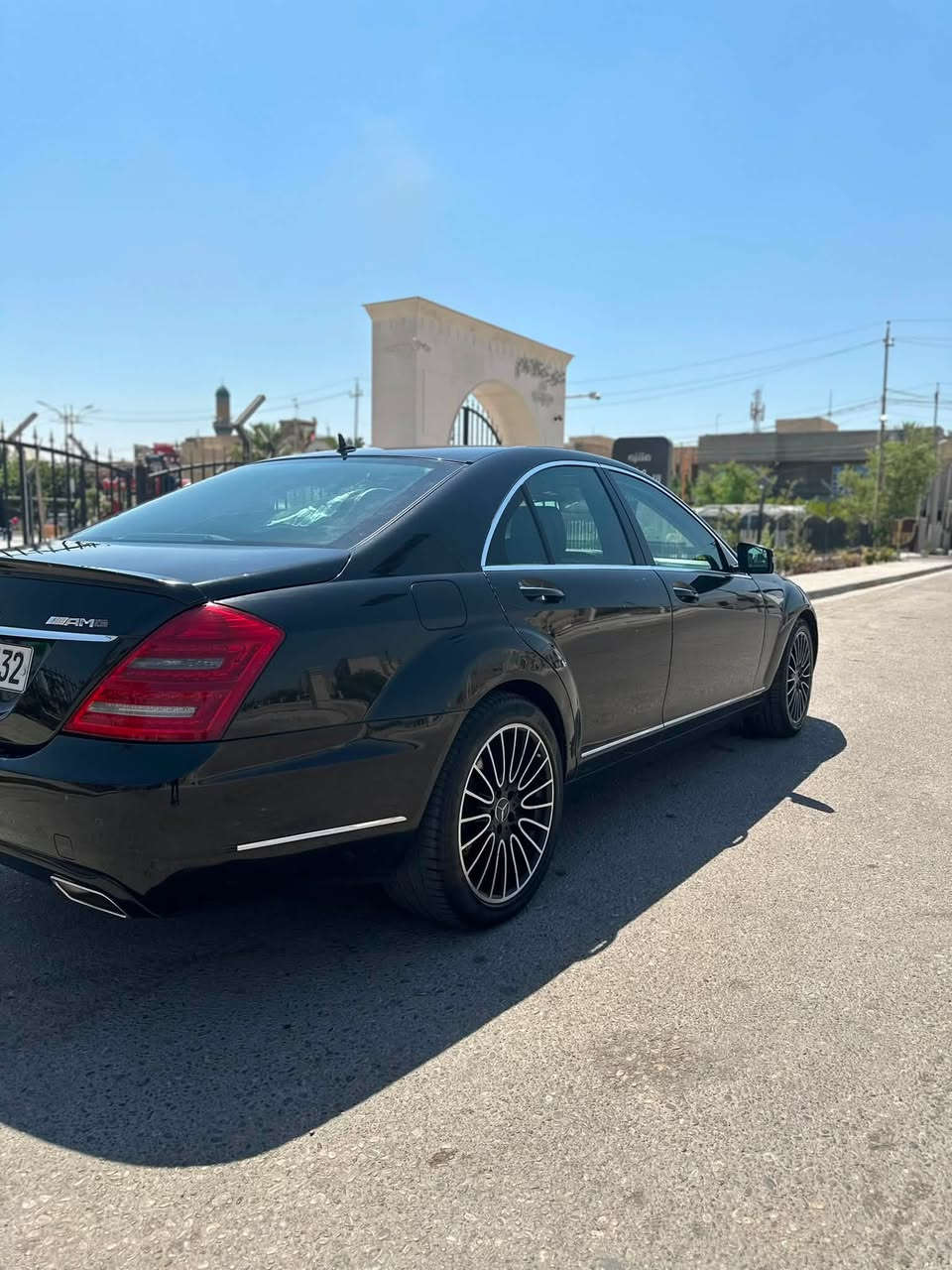 مرسيدس S350
المواصفات:
*موديل 2010
*محرك 6 سلندر 3500
*رقم سليمانية تريد تحويل تريد وكالة 
*نظام چوبلس (تصعيد وتنزيل السيارة عن طريق الجكات)
*ناظور ليلي
*سلايد روف
*كراسي امامي كهرباء مع خزن ميموري
*بيبان شفط 
*صندوك شفط
*تبريد ثلج
*مكينة كير بدون فتح بشرط
*صدر جديد
*دواخل السيارة كلش نظيفة
*سستم صوت Harman/Kardon
*تدفئة تبريد كشنات
*مري شفط
*لايت زنون
*بردة خلفية

بيها هواي مواصفات حتى ما اعرفها 

النواقص:
*الشفط مال بيبان بي مشكلة بس الشفط مال صندوك شغال

الضرر:
السونار مرفق مع المنشور

*السعر:170 وبيها مجال بسيط جداً
***********
