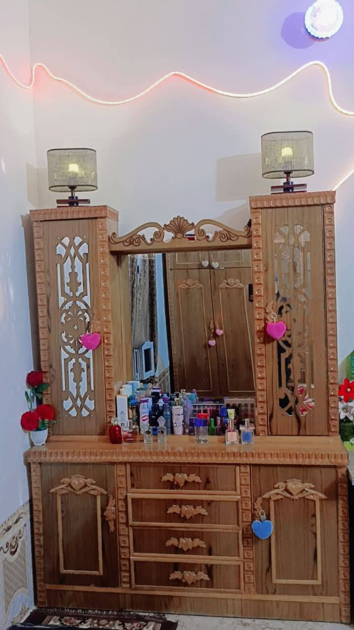 للبيع
غرفه خشاب العام ماخذها بعدها جديده
نوع خشبها صاج 💯
تفاصيل اكثر خاص 
او عل رقم *********** بي واتساب
حياكم الله
