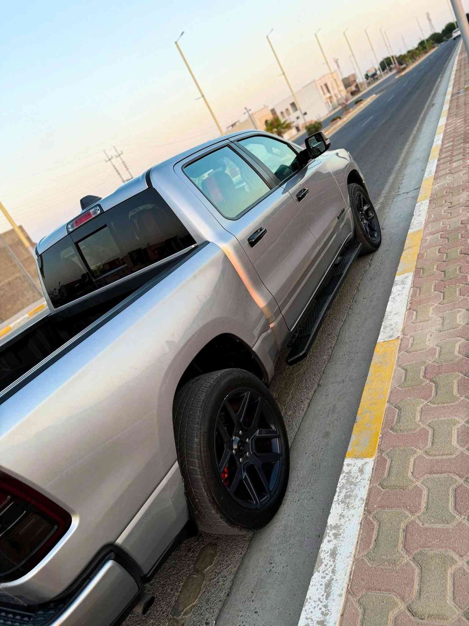 السلام عليكم
رام 2022 1500 
بصمه 
بصمه تشغيل 
كير ماوس
شاشه كار بلي
تبريد ثلج
 محرك 6 سلندر ايتوك 
ماشيه93
لون سلفر 
رقم اربيل دولي بسمي 
باب طويل بدي قصير
حادث بنيد وجاملغ لا شواصي لا دواخل 
مكاني الانبار الرمادي 
السعر. خاص 
الاستفسار  ***********
للبيع او مراوس ب 8 سلندر

نص مكتوب في الصور:
- 22 H 2022
- 2022