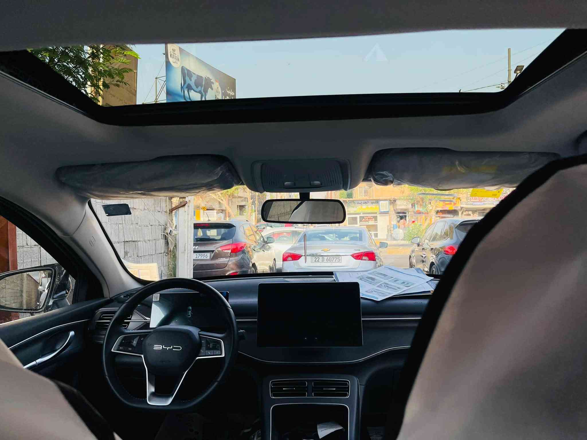 السلام عليكم 
للبيع BYD دستروير موديل 2025 فتحة مواصفاتها معروفه السيارة كفاله ممشاها 7800 بيها بس رصعات بصيطة مال شارع السعر 21300 وبيها مجال بسيط 
مكانها العامرية شارع المنظمة 
للاتصال ***********
