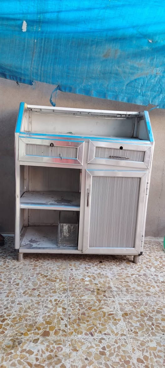 ميز محل للبيع سعر 65 عنوان حي المثنى *********** أو ***********

