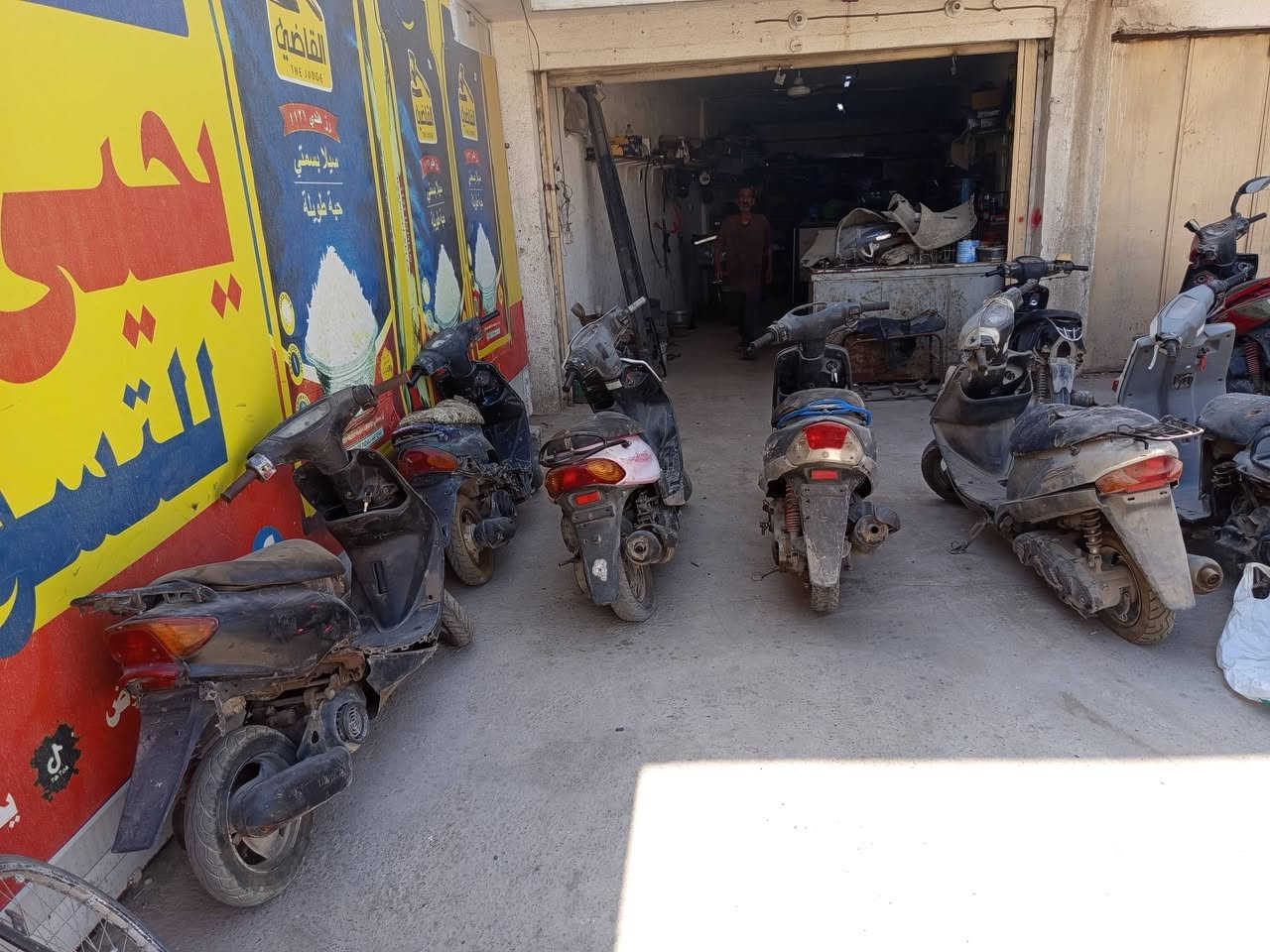 السلام عليكم دراجات شغالات بس وحده طافيه للبيع شلع ابيع اعلى سعر الي ع باب الله يفيدنه بيهن ترتيبات بسيطه*********** مكاني بغداد جسر ديالى
