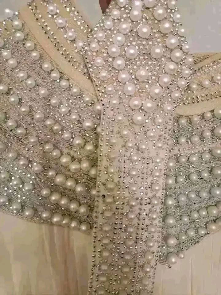فساتين • توصيل