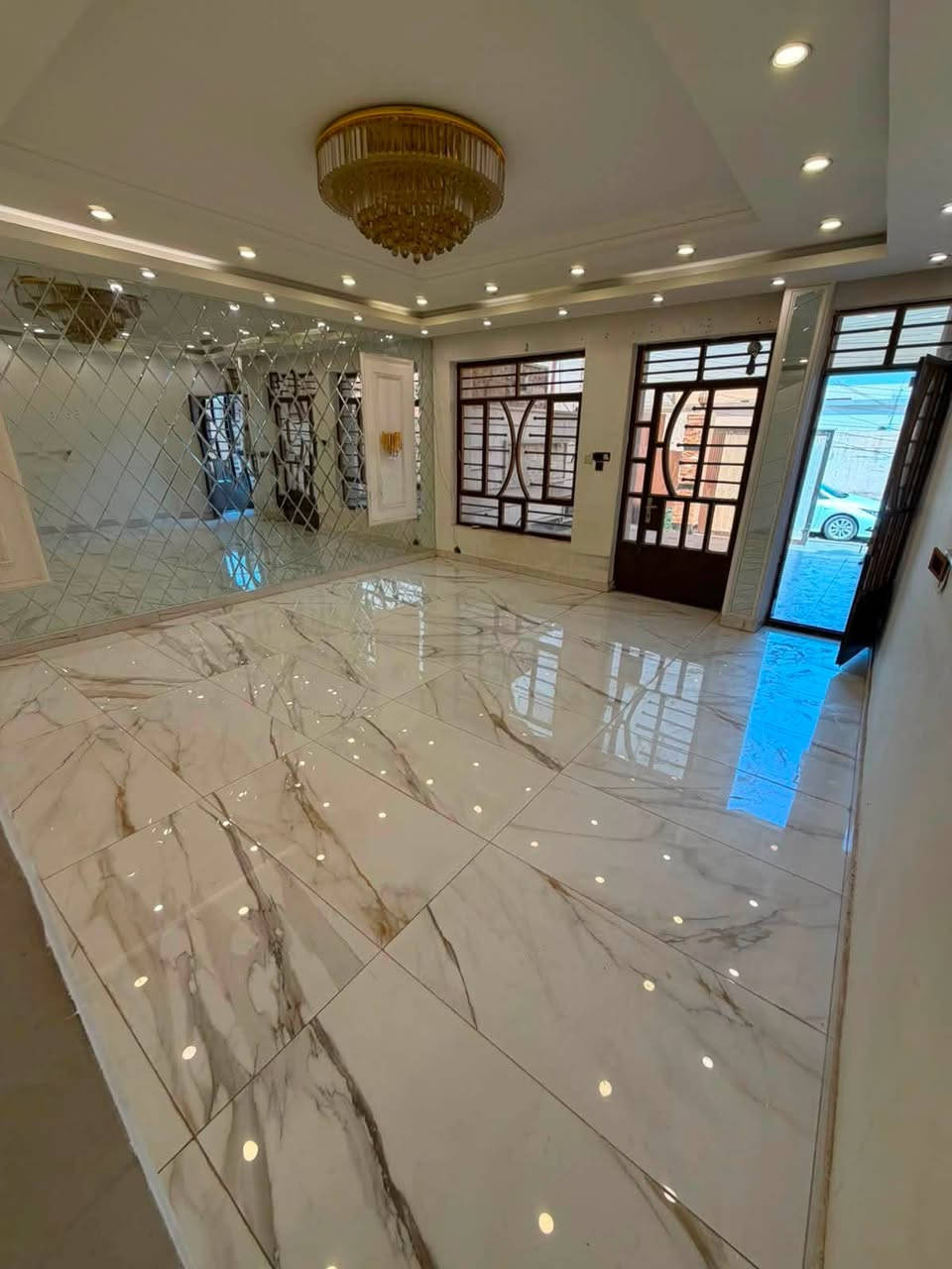 🏠 للإيجار في منطقة السيدية

📐 مساحة 120 متر  
🛏️ 3 غرف نوم  
🛋️ صالة  
🍳 مطبخ  
🚿 مجموعتان صحيات  
🚗 كراج  

✨ البيت يحتاج فقط إلى صبغ.

📍 موقع مميز في منطقة السيدية

🏢 مكتب المصطفى للاستثمار والتطوير العقاري  
📞 ***********

#مكتب_المصطفى #الاستثمار_والتطوير_العقاري #السيدية #بيت_للإيجار #للإيجار #عقارات_بغداد #عقارات_السيدية #بيوت_للإيجار #عقارات_العراق #بغدا
