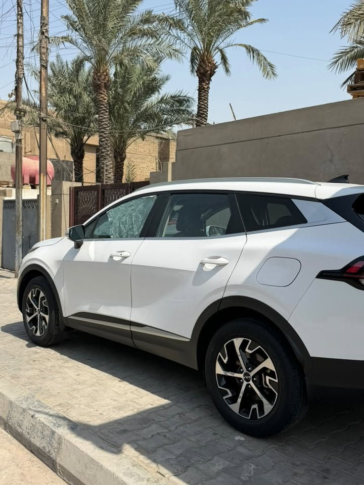 سبورتج وارد امريكي موديل2023 بدون دواخل بدون ايرباكات فئة EX ماشية 56mi
تدفئة المقاعد الأمامية والمقود 
كشن السائق كهربائي
 سايد بريك دگمه 
دفع رباعي 
***********
