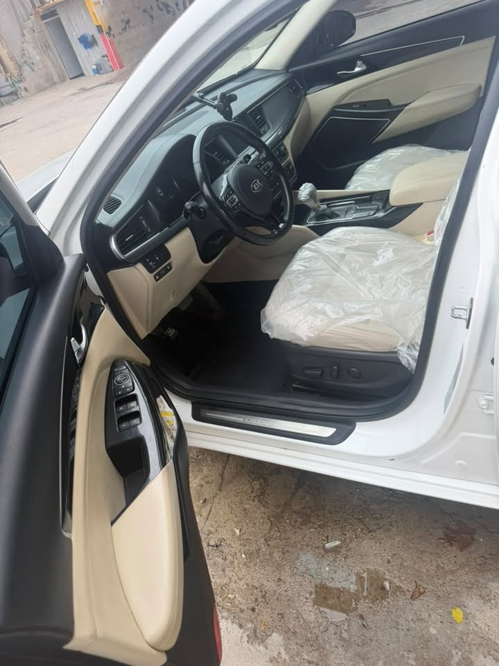 كيا كاتنزا ٢٠١٩ خليجي ب اسمي
فول مواصفات ماعدا الفتحه 

سياره كفاله من الضربه بيه بارد وصبغ ٥ اصابع في المدكر الخلفي 

محرك ٦ سلندر حداديه ١٠٠٪؜

للتواصل 
***********
