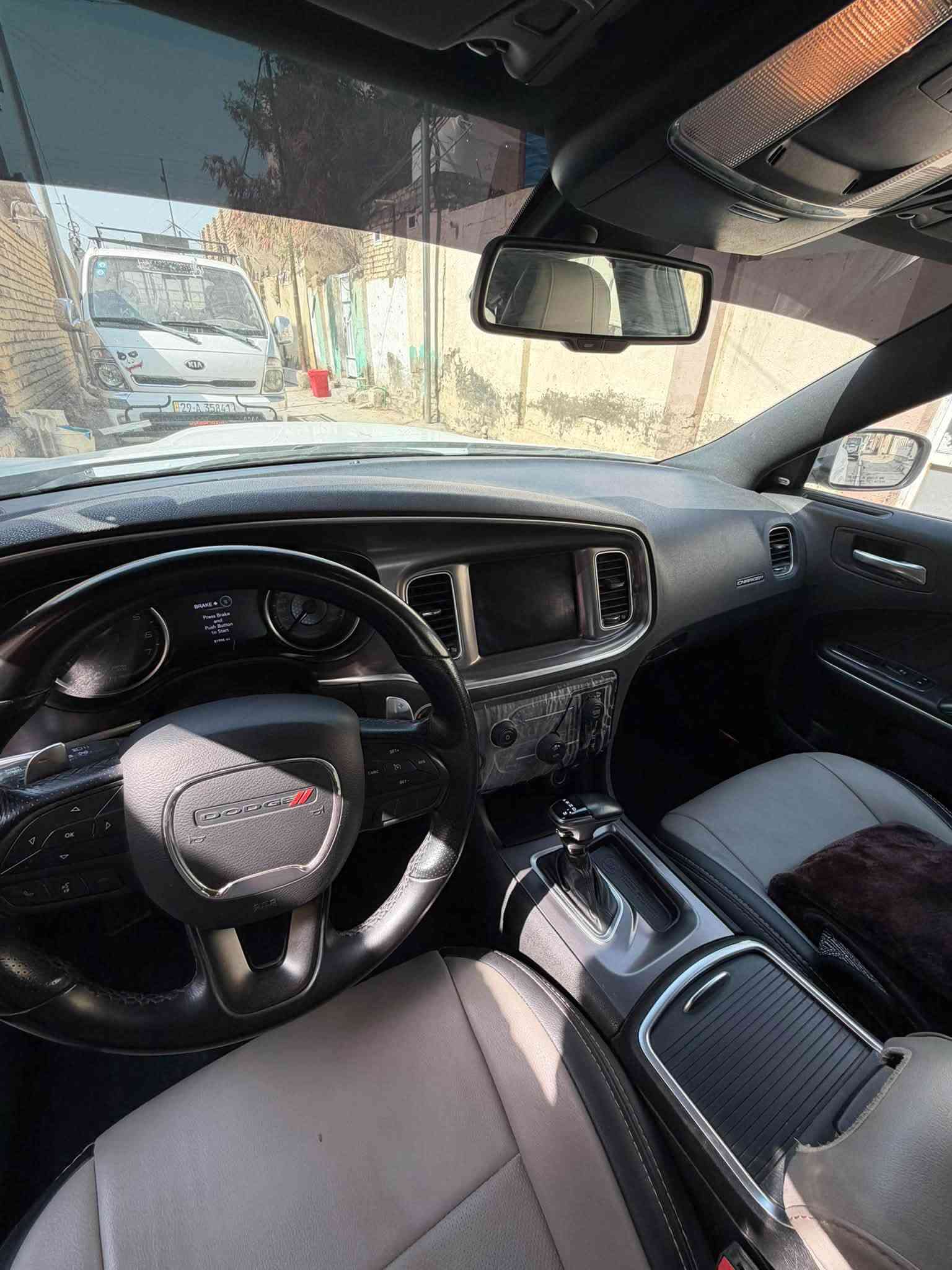 سلام عليكم 
دوج چارجر 
موديل : 2022 
فئــــــه : GT 
حجم المحرك : 3600cc 
عداد المسافه : 81.000mi 
‏ Axel back - دفع خلفي
مواصفات : مواصفات اعتيادية 
الضرر : كفاله السياره - وارد كندي 
رقم دهوك بأسمي 
للاستفسار 
رقم الهاتف : ***********
الواتســاب : ***********
