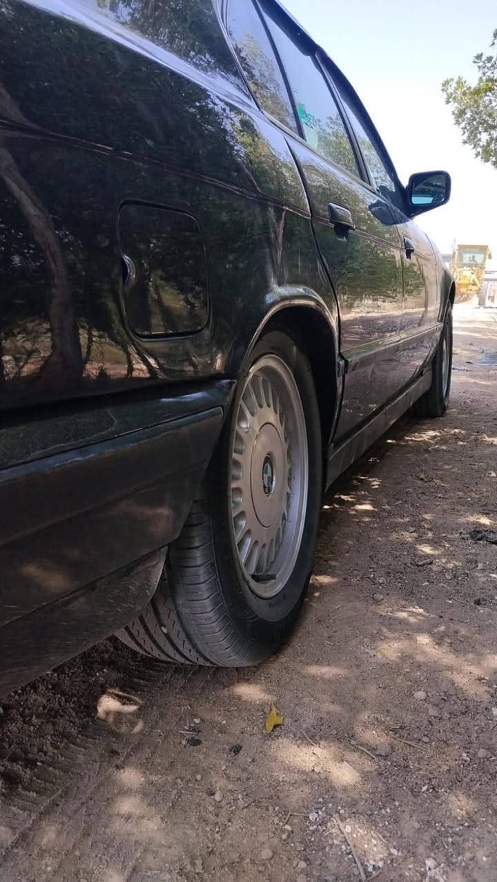 مكلف بنشر
 سيارة موديل 91 سنويه 28
كير ومكينه خير من الله بيه مفتوح 525 دواخلها نضيفه مكانها بصرة
سعر 57وبيها مجال بسيط
رقم تواصل***********
