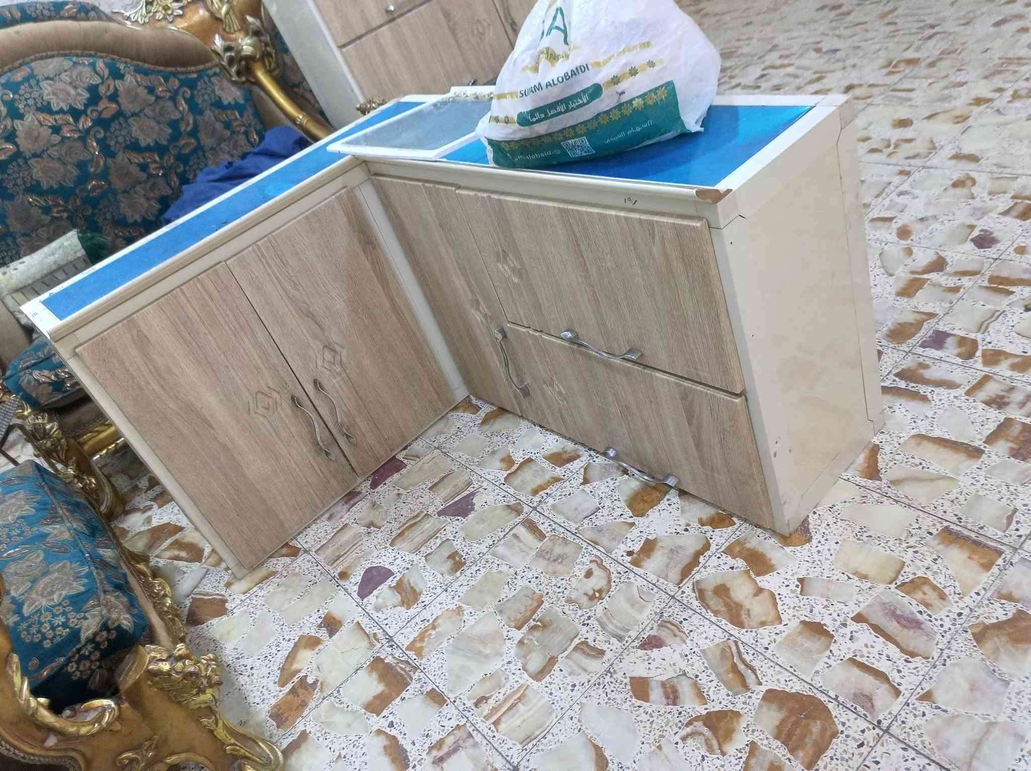 كاونتر 3امتار مودرن حديث المنيوم وبيبان خشب قوي مو سوكي نضيف 95بالمية استخدام سنه سويته ب3ملايين ووربع اريده ب500قفل عنواني حي الجهاد الامانه
