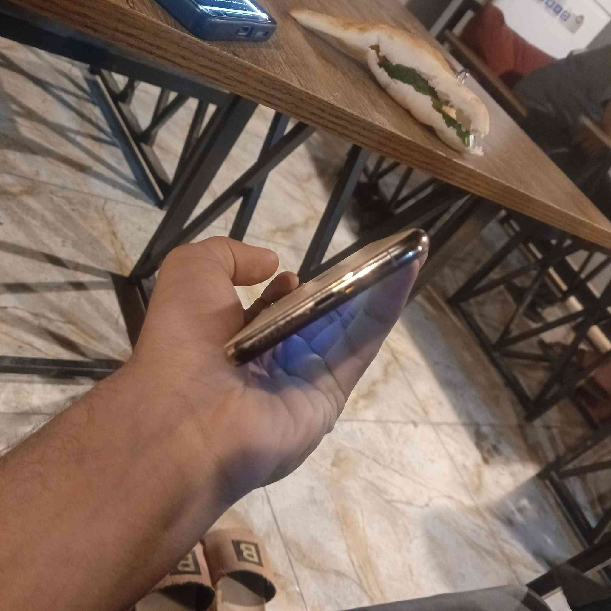ذاكره 64
بطاريه 74 اصليه 
الجهاز نضيف بس بي كسر بلكلاس م مفتوح ابد
مكاني مسيب ‏‪***********‬‏ اتصل وبيك خير ودلل

