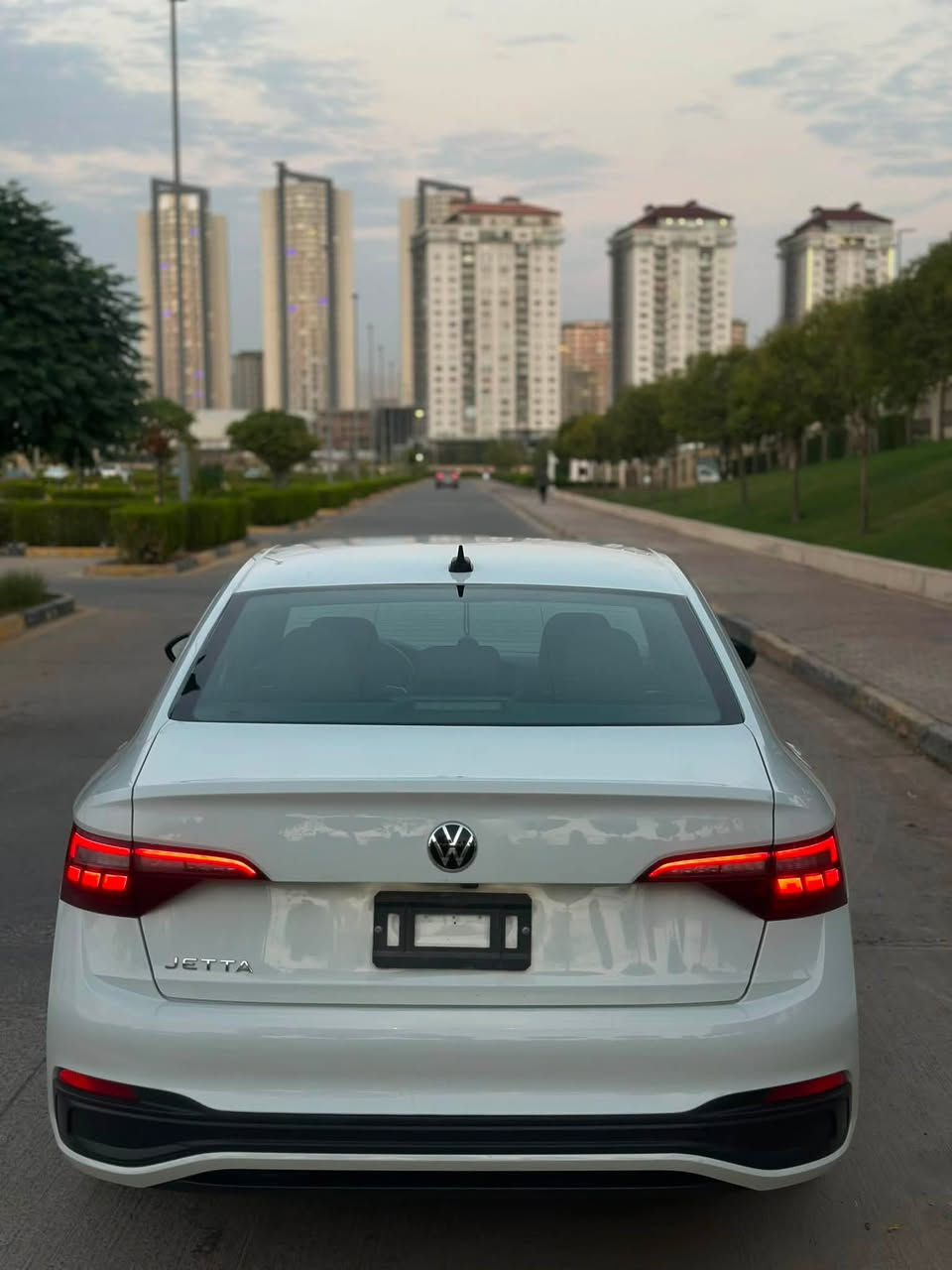 Jetta 2024 S SPORT  ✨
15 torbo ✅
مواسەفاتەکانی _  شاشە کریستال - کامیرە ـ سوکان ڤۆلیوم ـ کوشن هیتەر  ـ360 رادار پێش گۆراو بۆ GLI -
پێش کەبس بۆنید چاملخ بۆیاخ + دوو پەڵە سەقف pdr + 
سعری ١٢٥ و مجال 

 ٣ مانگ کاتی لەگەڵە
*********** WhatsApp
