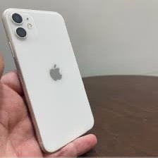 ‏السلام عليكم جهاز iPhone 11 العادي اللون الأبيض الذاكرة 128 الجهاز خرافي ما مبدل أي شيء مقفول كفالة عامة شخط ما أبي السعر 300 وبي مجال الطيبي