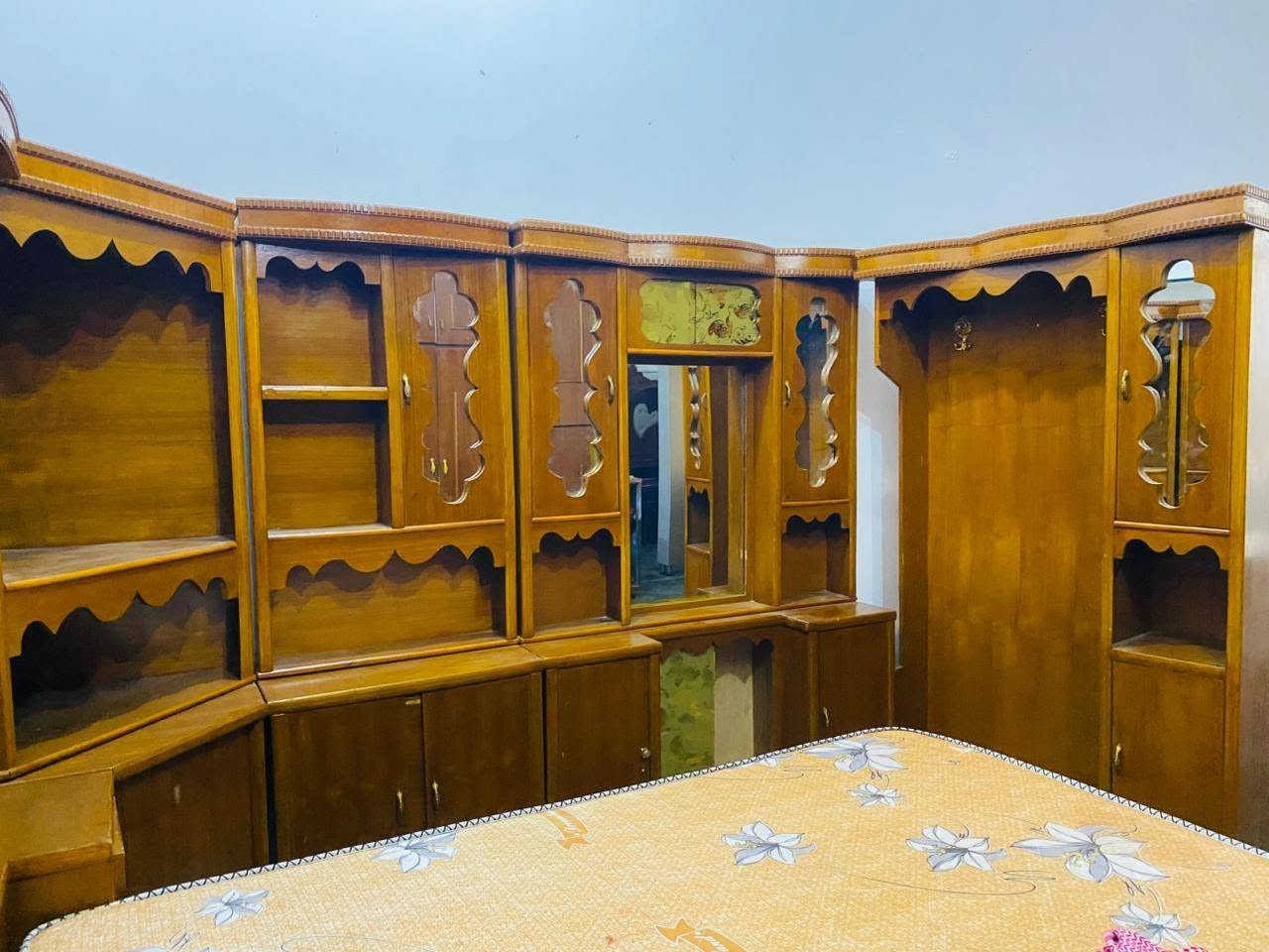 سلام عليكم عندي غرفه نوم مستعمله للبيع صاج عراقي السعر ٧٠٠ بيه مجال *********** واتساب توجد خدمة توصيل
