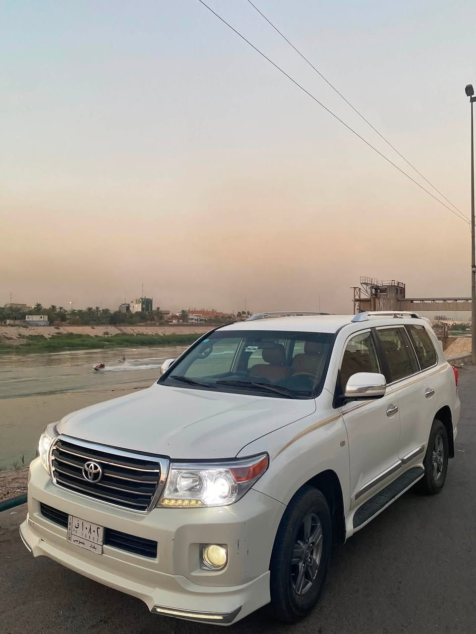 لاندكروز 2008 محدث 2015 
GXR V6 
السيارة نظيفة 
بيهه صبغ نص الباب باب خلف الصدر 
وبارد بسيط قريب ع بك لايت 
السيارة كاملة والكمال لله 
ماشية 380 
كير ومحرك مكفولات 
السعر 250 وبيهه مجال بسيط 
مكانهه بغداد العطيفية
***********
