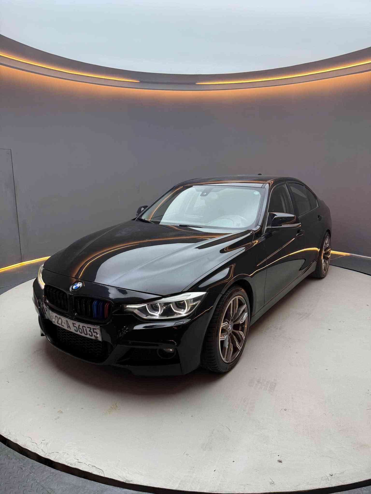 ‎سيارة BMW حجم F30 320 موديل 2016 حجم المحرك 2000 توين بور تيربو 4 سلندر 
‎مسويلها ادامه كامله 
‎رياضي رقم اربيل جديد السيارة جاهزة مال جناي وبلادية مواصفاتها
‎1_شاشة اعطال وعرض
‎2_بصمة تشغيل 
‎3_گير 8 نمر
‎4_ محرك 4 سلندر توين بور تيربو
Twin power turboكشنات جلد+خزن 3 وضعيات 
‎6_ تحكم ستيرن
‎7_ نظام اقتصادي _رياضي_ اعتيادي ويل ام اصلي سعره 600$  مع تخم تاير جديد 200@
‎يعني 3 وضعيات قيادة
8_ Auto stop/start
9_DTC+DST+ABC
‎10_ تبريد قطعتين 
‎11_ تحكم ستيرن جهتين 
‎12_ لايت زنون اصلي عالي ناصي
‎ا هزه سنويه جديد
***********
‎مكان سیارە سلیمانیە و سنویە بسمی -فقد لبيع السليمانية, العراق

نص مكتوب في الصور:
- 21:13 LTE 70 Back to top | Lot details Back to top | Lot details Back to top | Lot details poctra.com