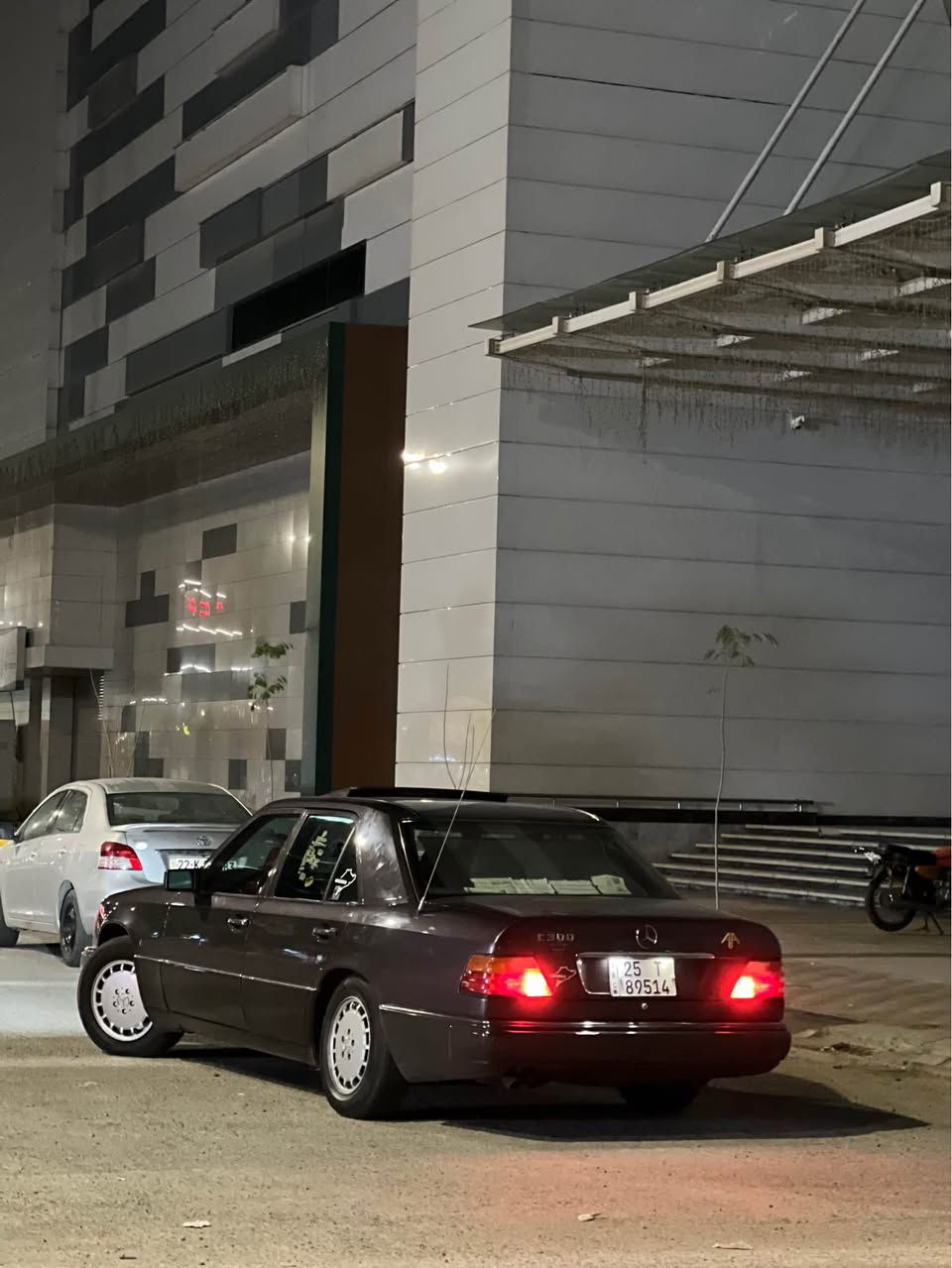 مارسيديز ٣٢٠ 
موديل ١٩٩٣
كير مكينه بطه ٣٠٠٠ 
جام كارابا تبريد كشن كارابا كشن حار بارد 
سلايت شاشا أيبات دواخل حلو 
بتاقه بنزين موجود 
سيارا غاز بي بيتاقه غاز
بریک abs
سنةويه جديد رقم أنكليزي
مكان كركوك رحيماوا 
سعر ٦٨ مجال 
*********** بي واساب Singapore
