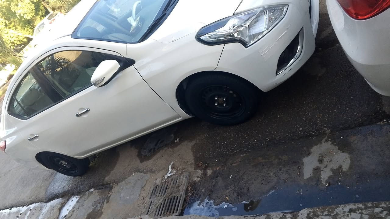 السلام عليكم نيسان صني مصري
موديل 24
مااشيه 93 
بيه جاملغ وربع بنيد صبغ سعره 112
الاستفسار ***********
