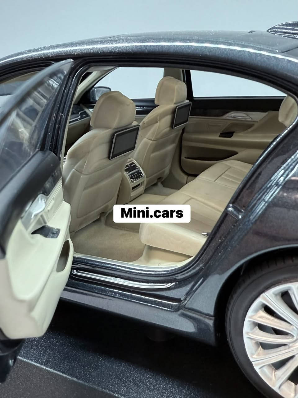 BMW 750 Li. 🔥🔥🔥

Scale : 1/18

Price : 115,000 Dinar

 (free delivery inside Erbil)

WhatsApp: +9647504702207

‎التوصيل لجميع مناطق اربيل مجانا

‎گەیاندن بەخۆرایە بۆ ناو شاری هەولێر
