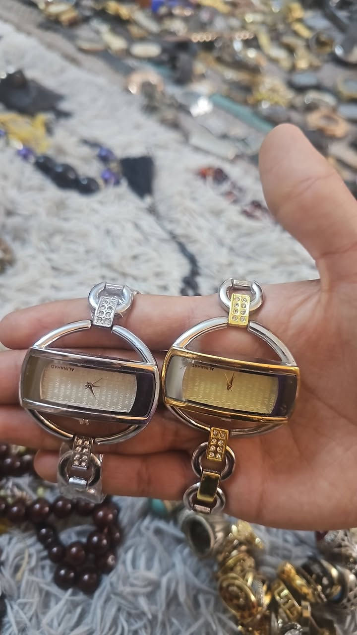 السلام عليكم شباب عندي غراض كلشي وكلاشي فضيات نواعم سبح زناجيل تراجي عادي تراجي فضه سوارات عادي سوارات فضه ساعات اصلي ساعات رياضيه ساعات فضه ساعات كشخه سبح+كركوشات فضه سبح صلاه سبح كشخه سبح صغير سبح كبير الغراض بيهن نص كيه حمل رايدهن شلعه وحده كلهن مكاني بغداد بل مدينه السعر عل رقم رقمي او الاستفسار *********** واني خادم
