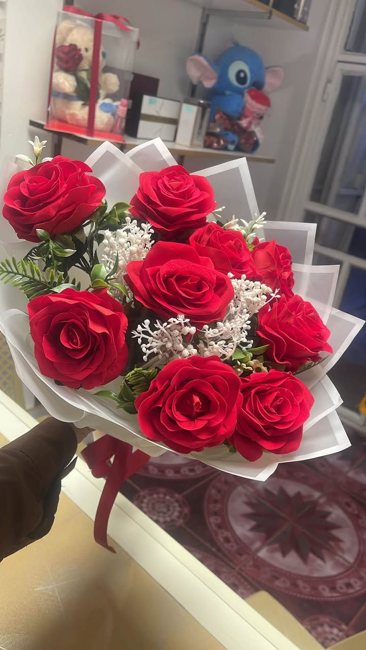 فلورنس للزهور 🌷

📍 بغداد – الزعفرانية – شارع المعهد
مقابل ربيع لبنان ومقابل  من مخازن أبو حسام.
🕙 أوقات الدوام: من الساعة 10 صباحًا إلى 11 مساءً.
📞 ***********

نص مكتوب في الصور:
- اي باقة تتعدى ال20 وردة نحسبة الوردة الفين دينار بس ***********