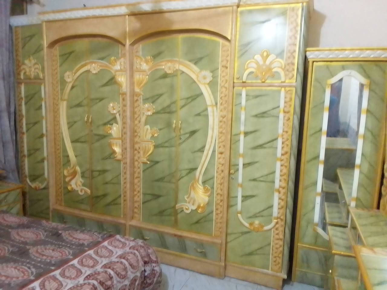 غرفه اخشاب • ٤ قطع • نظيف