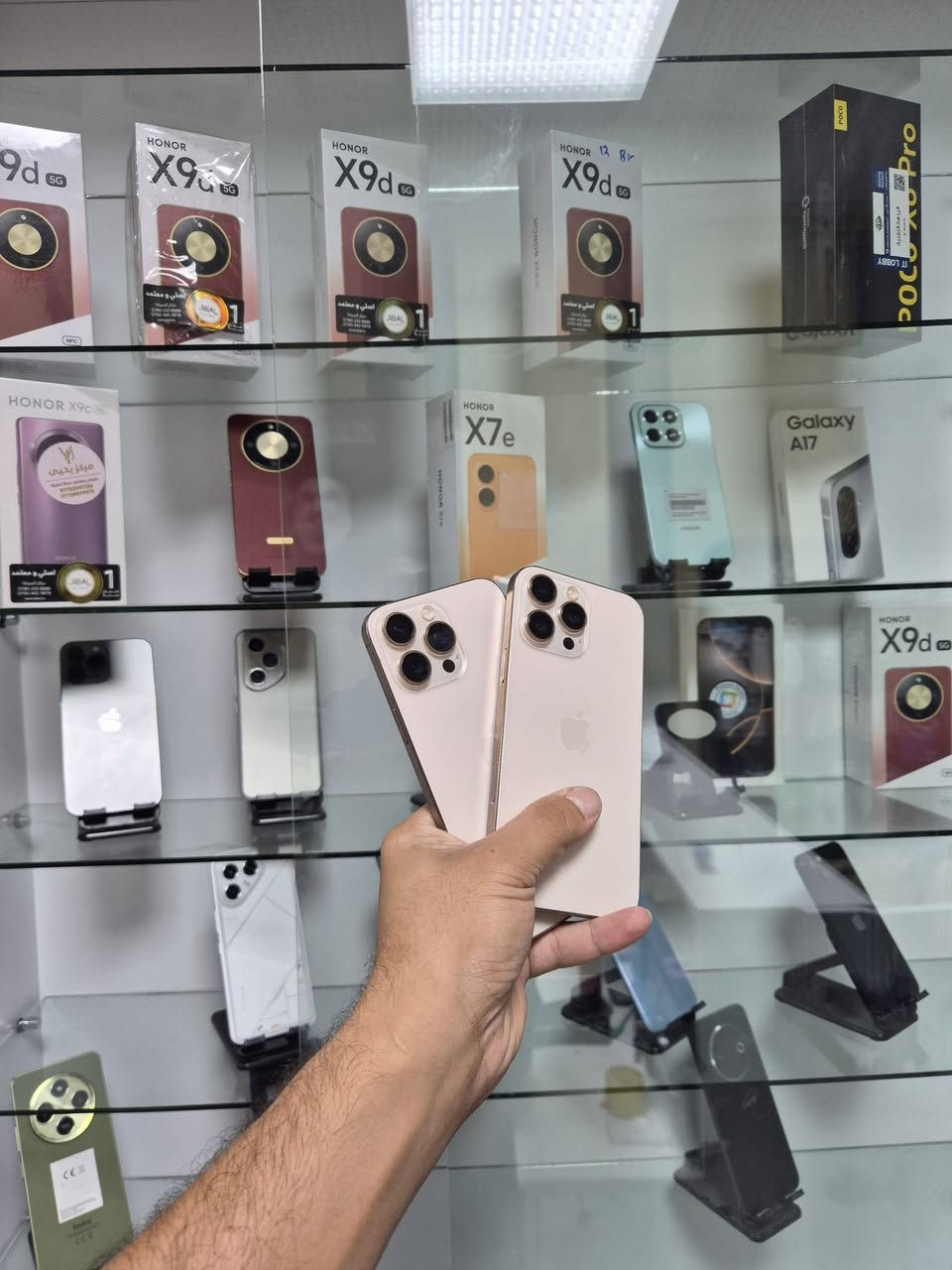 16 pro max 💥
BATTERY 88% 
256G 
نظافه 100% 
كفاله عامه كامل ملحقات  
***********
متوفر توصيل جميع المحافظات 
مركز يحيى جبار  السوك شارع الموبايلات
