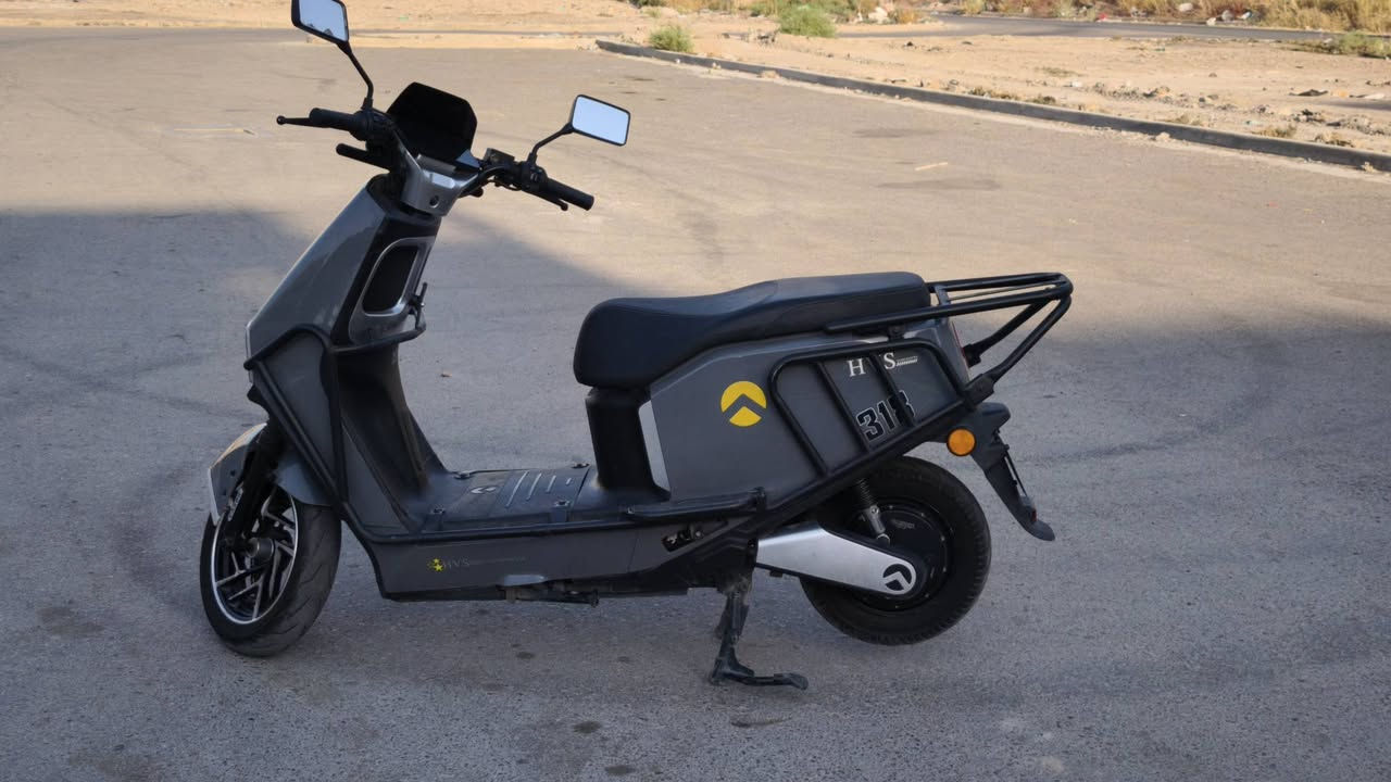 السلام عليكم
دراجة GAROW HVS K1 PLUS موديل 2026 شهر 1 

ملف 2000 حقيقي 

بطاريات عدد 6 مسطرة 

تجي الدراجه ب سويچ وبصمة تشغيل

الدراجه جداً نظيفة وموضحه بالصور گدامكم

وبيها مواصفات هواي

السعر : 900 الف وبيها مجال

العنوان : بغداد الكرخ 

للاستفسار 

*********** آسيا 
*********** كورك
